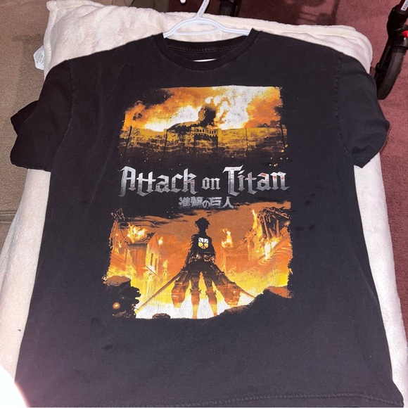 Attack on titan shirt - Picture 2 of 3